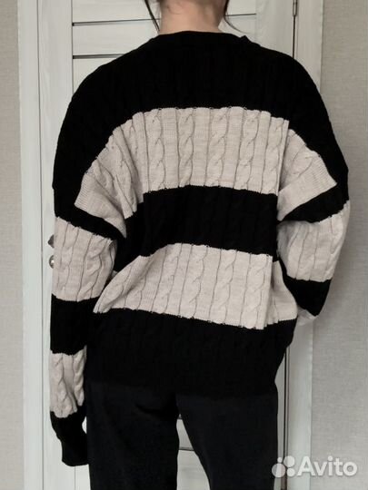 Свитер вязанный