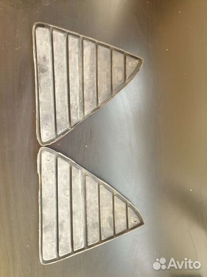 Заглушки треугольные в бампер ford focus 3