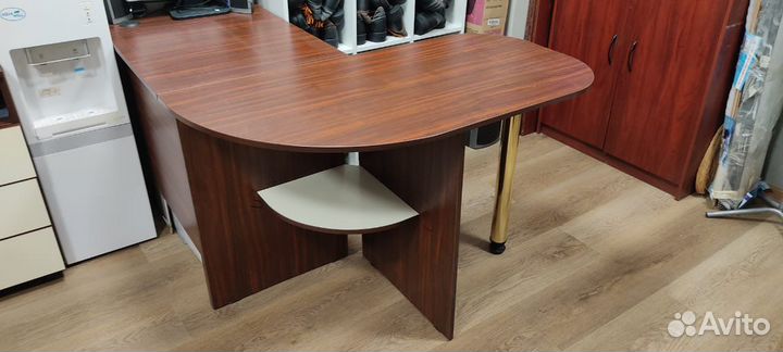 Стол офисный угловой