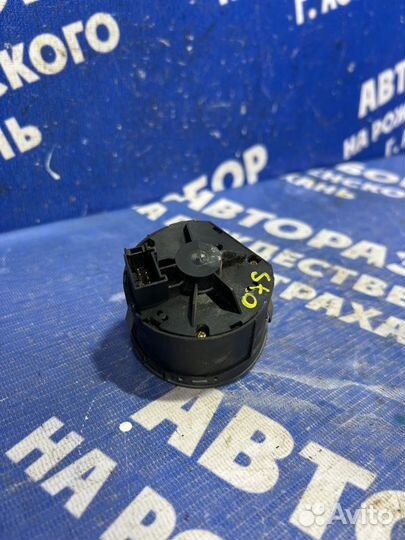 Переключатель света фар Audi A6C6 седан 2005