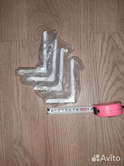 Уголки для полок