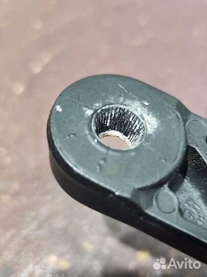 Поводок стеклоочистителя правый Skoda Superb 2