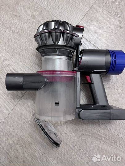Пылесос Dyson v8