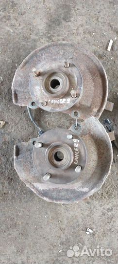 Кулак правый, левый поворотный Лансер 9