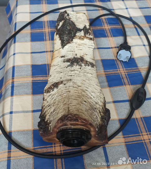 Настенный светильник из дерева