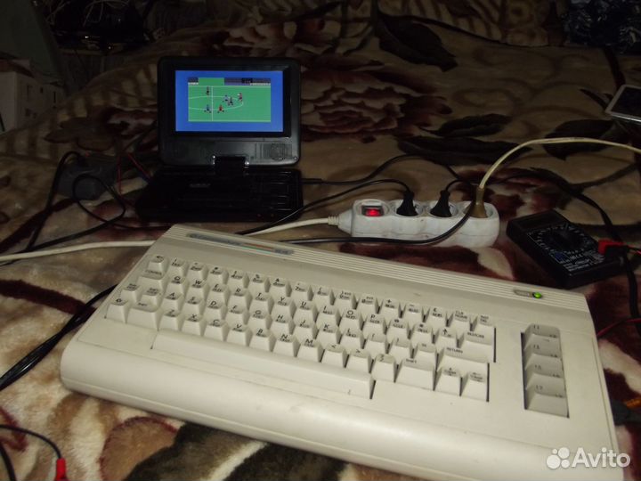Игровая приставка Commodore 64