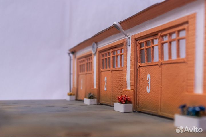 1:43 Декорированный под пожарную часть бокс