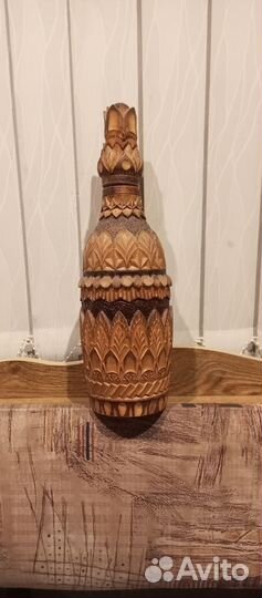 Бутылка стеклянная в дереве