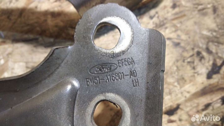 Петля капота Форд Фокус 3 2011 года левая