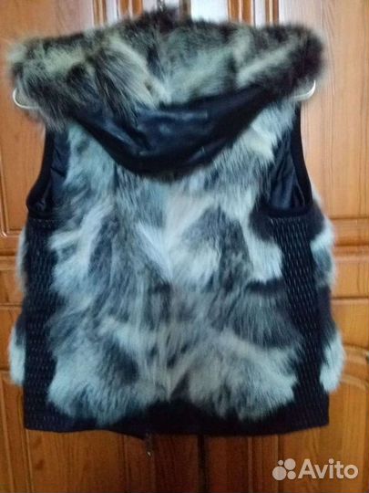 Меховая жилетка чернобурка