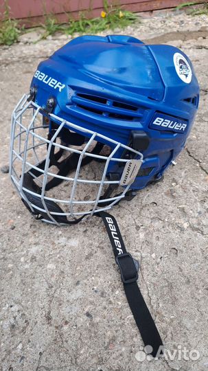 Хоккейный шлем