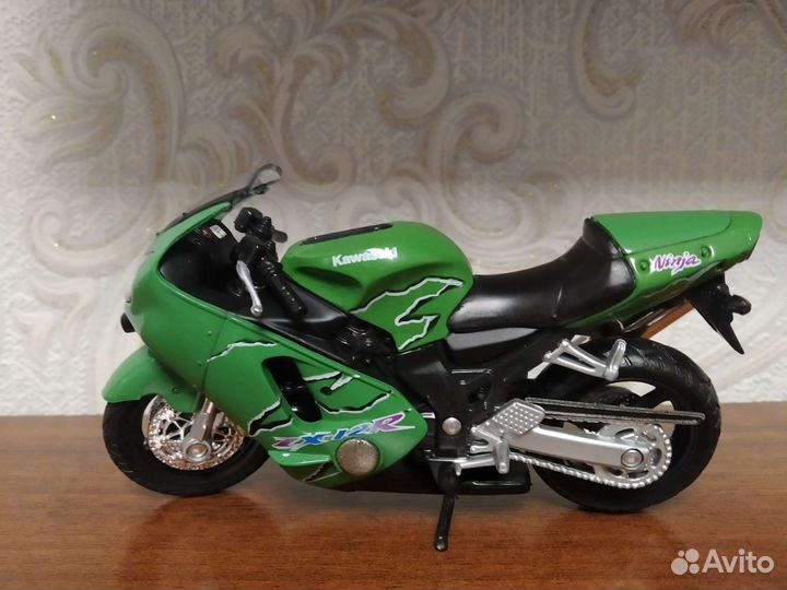 Модель мотоцикла kawasaki ninja 1:18
