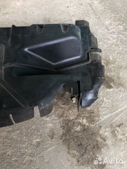 Воздуховод радиатора левый Peugeot 3008 2009-2016