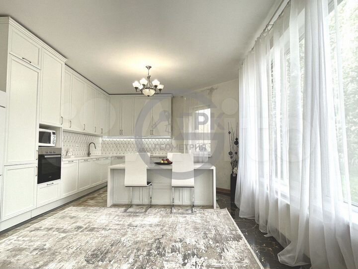 Дом 213 м² на участке 8 сот.