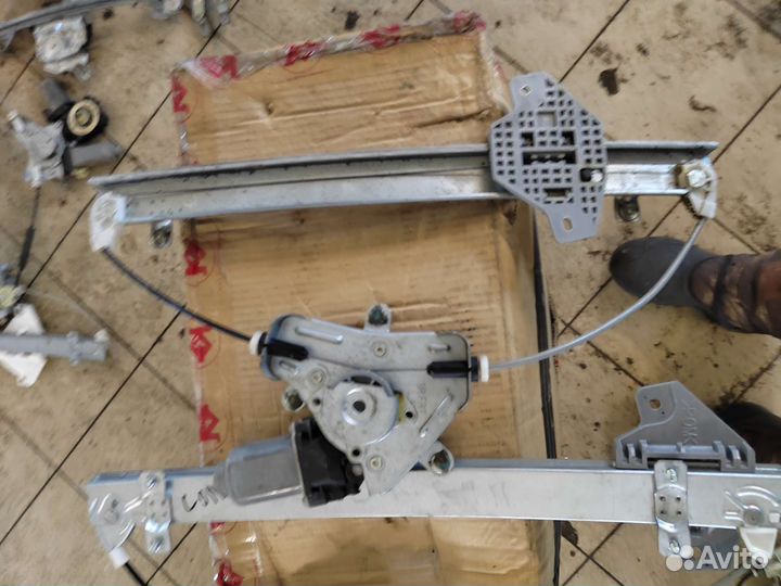 Стеклоподъёмник передний Solaris 1