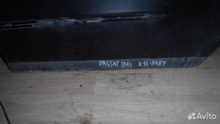 Молдинг задней левой двери Volkswagen Passat (B6)