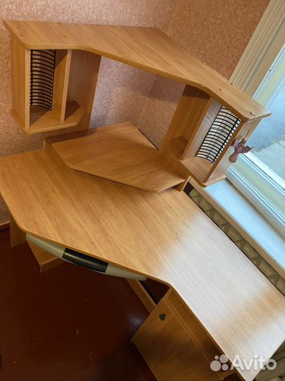 Компьютерный стол