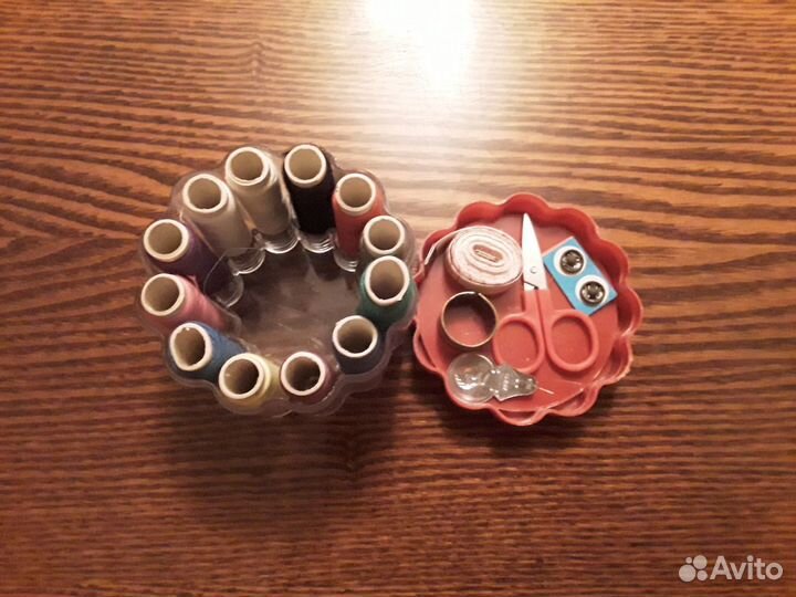 Нитки, тесьма, молнии все для шитья