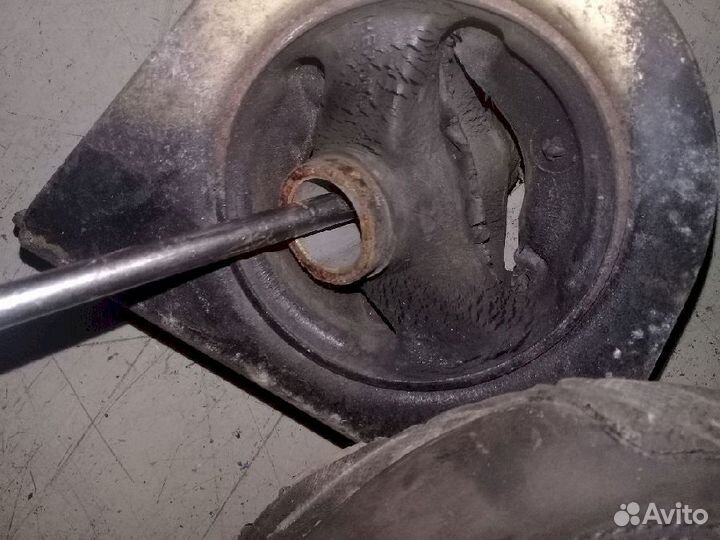 Опора двигателя (подушка двс) передняя MR333578 Mi