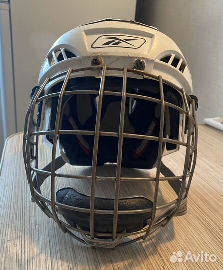 Хоккейный шлем