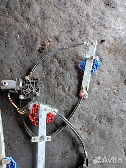 Стеклоподъемник Ford Mondeo MK1 хэтчбек 1994