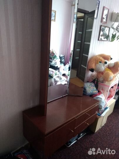 Зеркало с тумбой