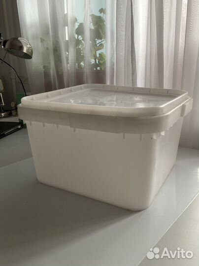 Контейнер пластиковый с крышкой