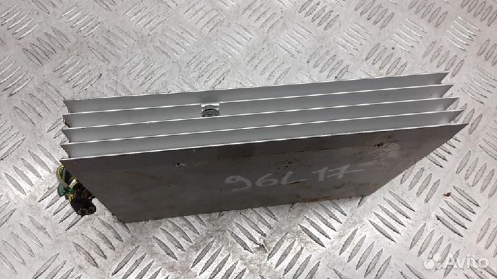 Усилитель акустической системы Chrysler 300C