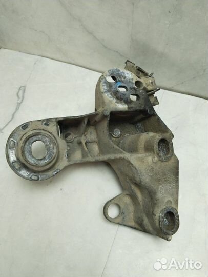 Кронштейн двигателя Volkswagen Passat B5 AEB 1.8