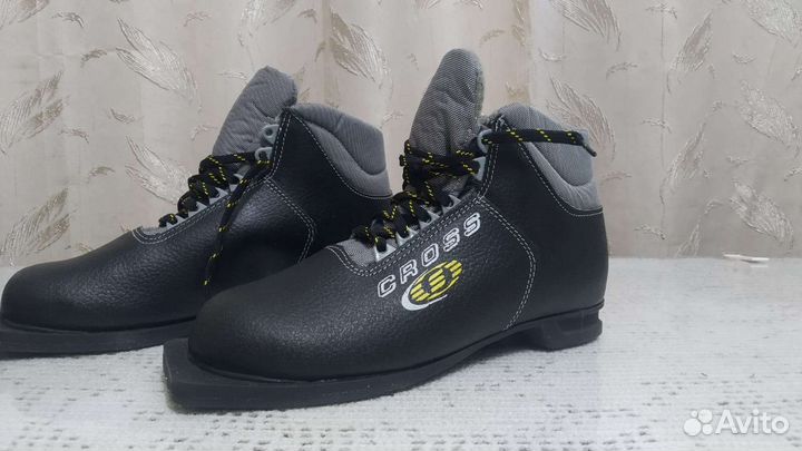 Лыжные ботинки