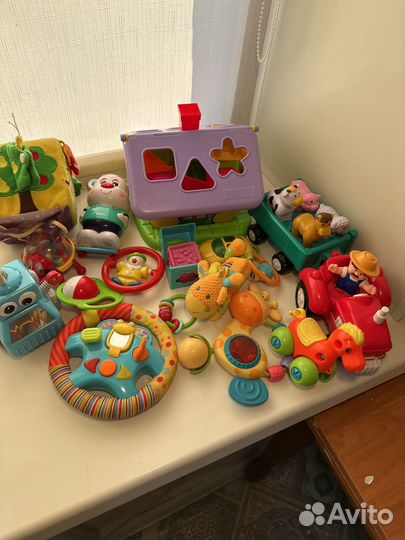 Развивающие игрушки для малышей пакетом