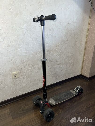 Самокат взрослый Micro Kickboard Monster (KB0022)