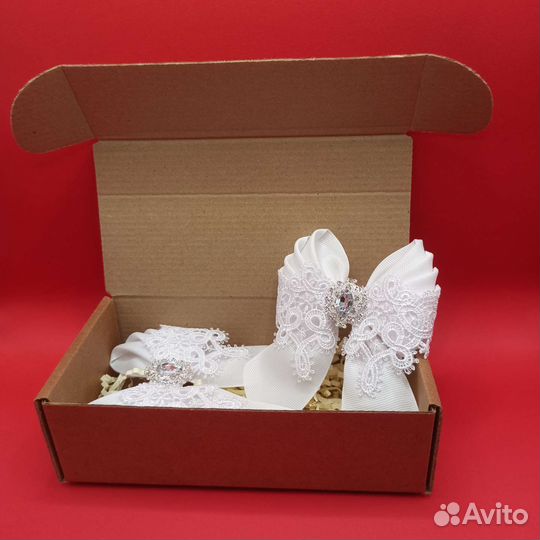 Белые банты с кружевом Школьные банты