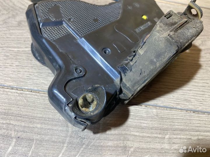 Замок двери передний правый Toyota Camry V40 2.4