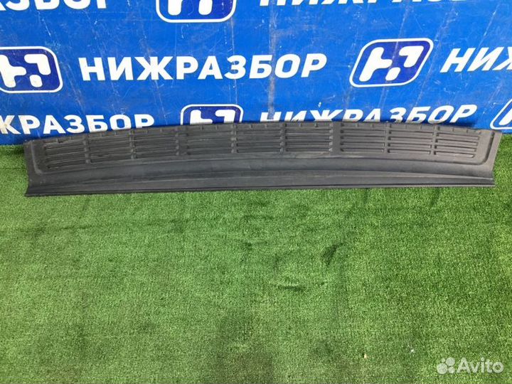 Накладка бампера задняя Toyota Land Cruiser 200