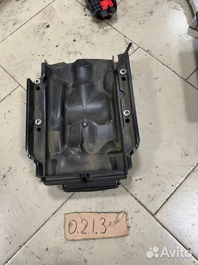 Кронштейн блока управления двигателем gle w166