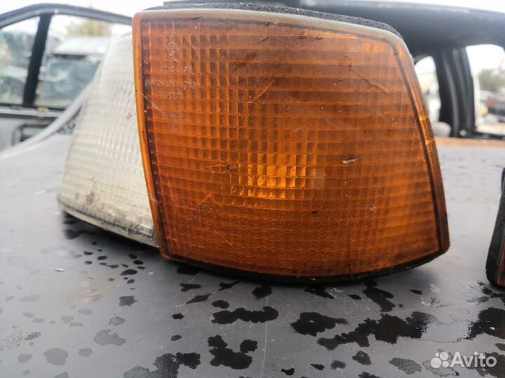 Поворотник бмв Е32 BMW E32 с мелкими трещинками