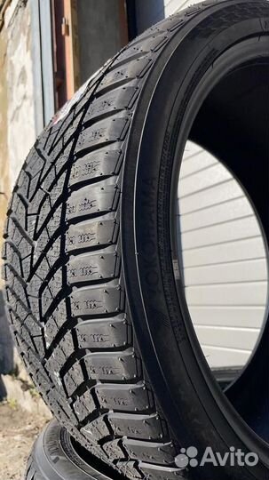 Yokohama BluEarth Winter V905 285/30 R21 105V