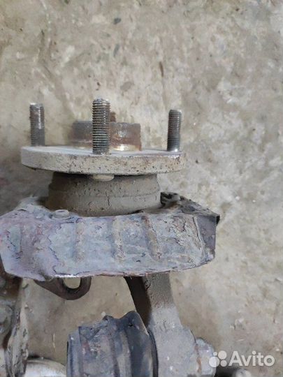 Кулак поворотный передний правый Chevrolet Lacetti