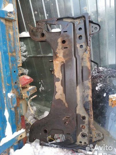 Подрамник передний Ford Fiesta