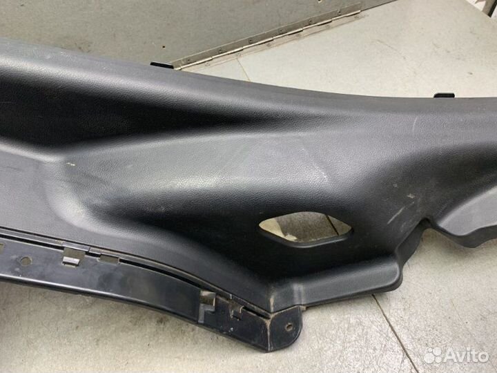 Накладка на стойку задняя левая Hyundai Solaris GI