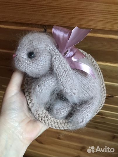 Зайчик реалистичный вязаный