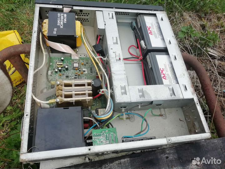 Источник бесперебойного питания apc 750