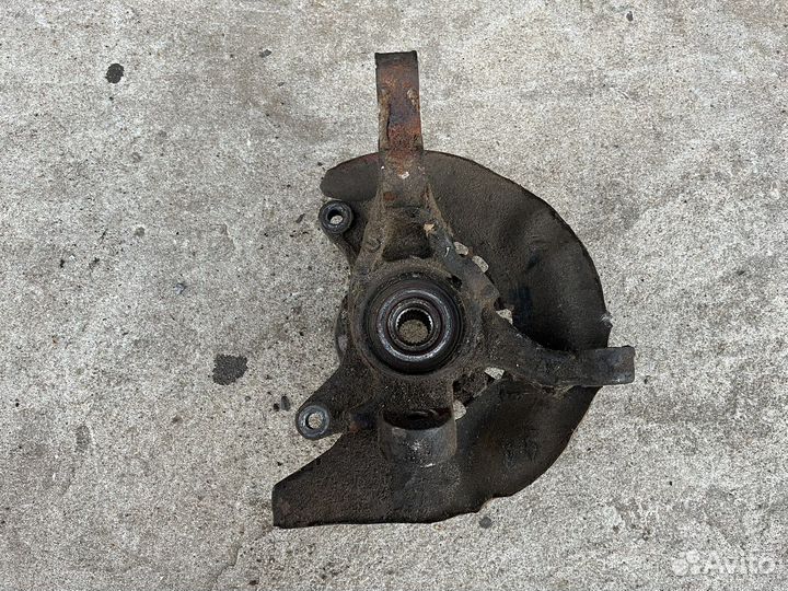 Ступица передняя правая Toyota Camry 30