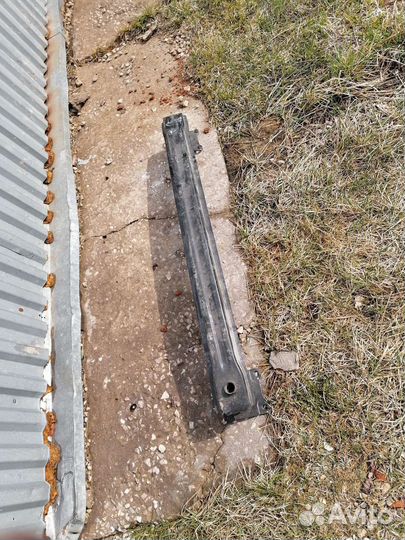 Skoda Yeti усилитель бампера заднего