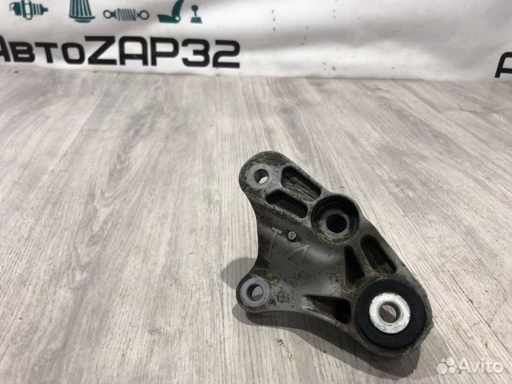 Кронштейн опоры кпп задний Ford Focus седан qqdb