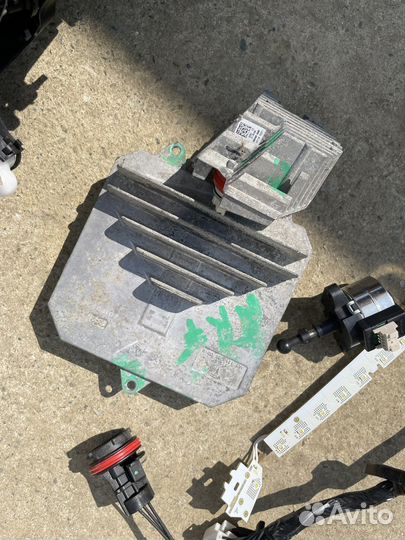 Блоки фары Tesla Model 3