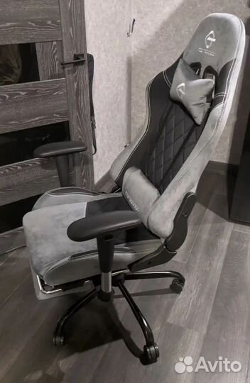 Компьютерное игровое кресло геймерское с массажем