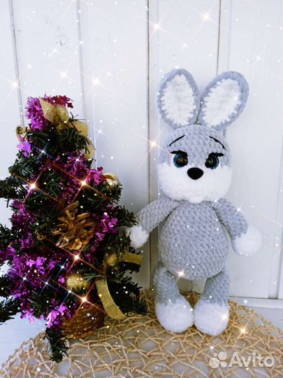 Вязаные игрушки Зайка