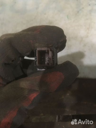 Кнопка аварийной сигнализации Peugeot 207